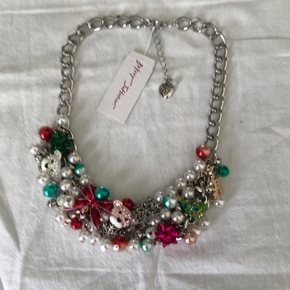 Betsey Johnson Silver Tone Bib Necklace Christmas Charms & Shaky Faux Pearls NWT - Picture 15 of 16
